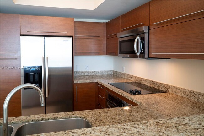 Building Photo - 2681 N Flamingo Rd