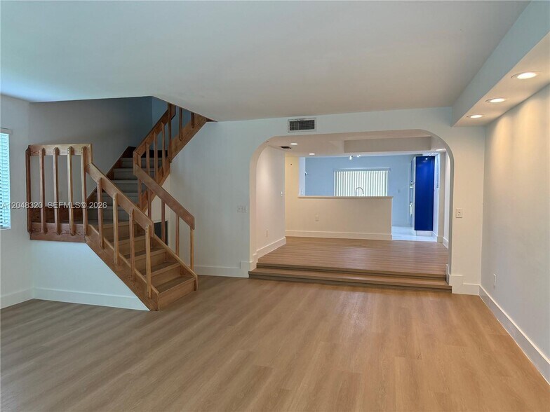 Building Photo - 3873 Alcantara Ave