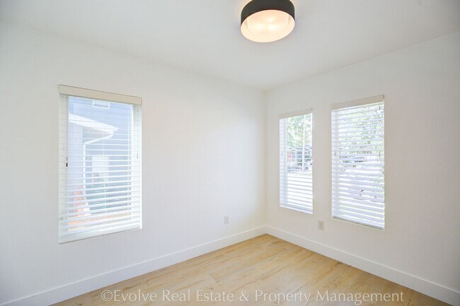 Building Photo - Evolve Real Estate: Stunning Smart Home in Vibrant West Denver! Available March 27th