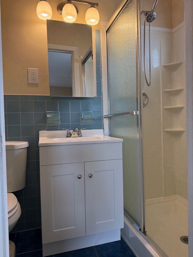 Building Photo - 44 Isabella Ave