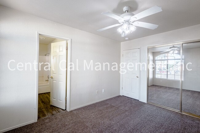 Building Photo - 4 Bedroom/3 Bath Home in the Southwest - $2495 per Month!