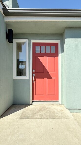 Building Photo - 11141 Greenlawn Ave