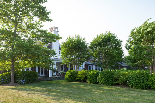 Building Photo - 587 Sagaponack Road
