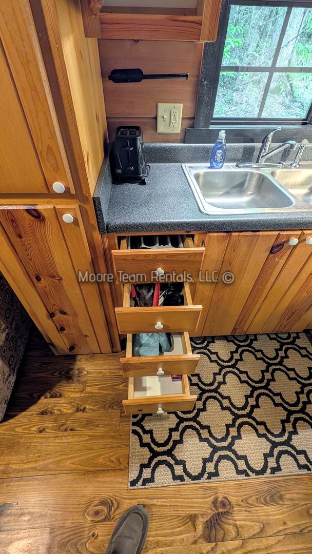Building Photo - 1/1 Cabin w/ Loft in Small Community