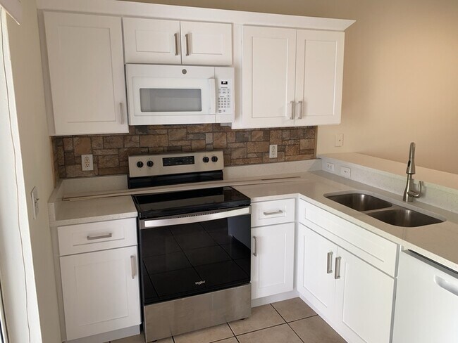 Building Photo - 303 Wilton Cir