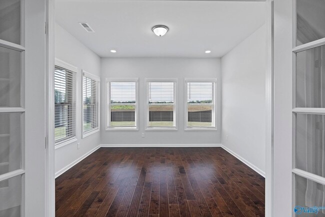 Building Photo - 279 Shubert Dr