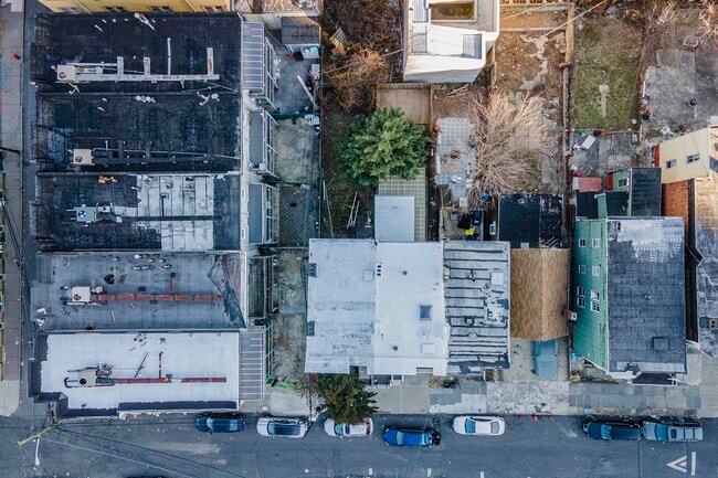 Building Photo - 114A Cottage St