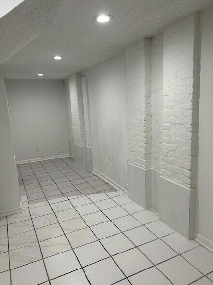 Building Photo - 903 Octavia St