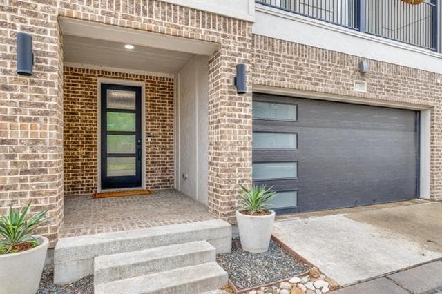 Building Photo - 1410 Elevado Dr