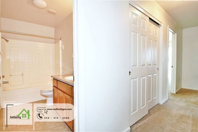 Building Photo - 22375 Rio Alto Dr