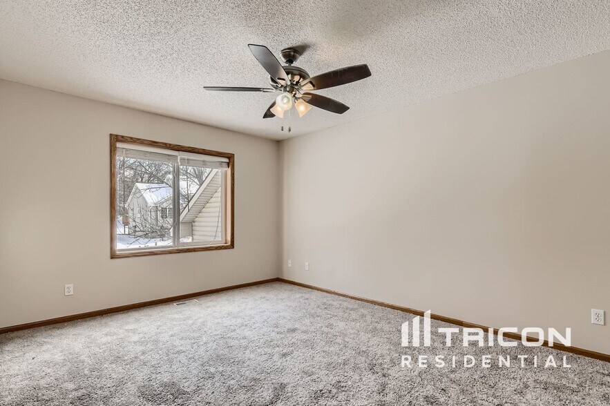 Building Photo - 4212 Hidden Pond Trail NE
