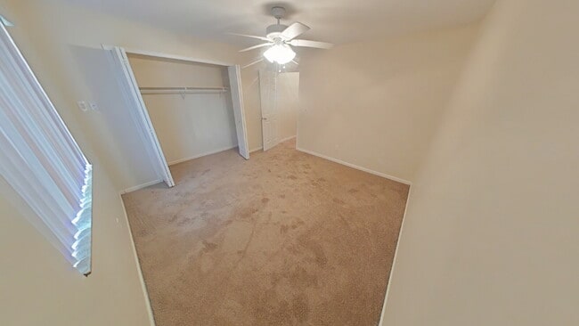 Building Photo - "Cozy 1-Bedroom Condo Retreat in Harrison Twp - Perfect Blend of Comfort and Convenience!"