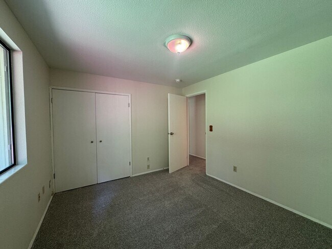 Building Photo - Tranquil 3 bedroom Rambler!!!