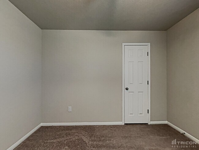 Building Photo - 5343 Marsh Ln
