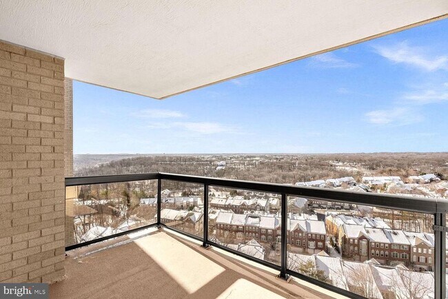 Building Photo - 307 Yoakum Pkwy