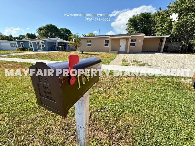 Building Photo - 1642 NW 13th Ct