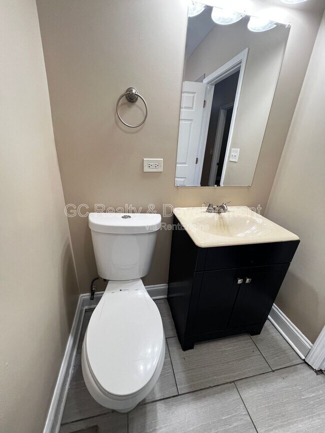 Building Photo - 7642 S Normal Ave