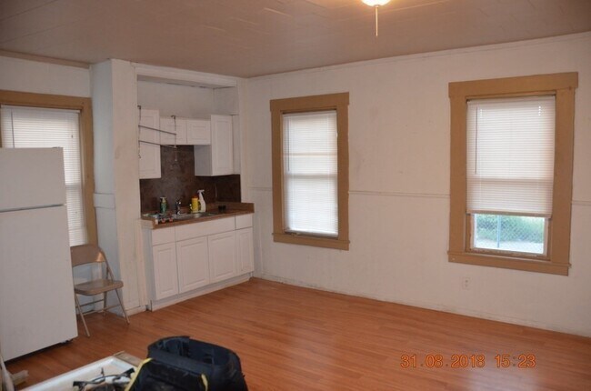 Building Photo - 2 W Boylston St