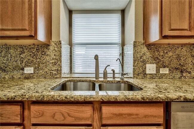 Building Photo - 3016 Afton Ridge Dr