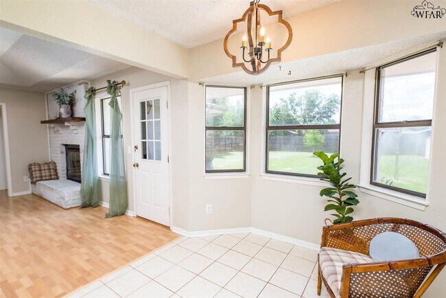 Building Photo - 4319 Crestview