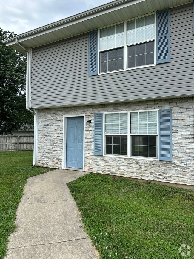 Building Photo - 3 BEDROOM 2.5 BATHROOM TOWNHOUSE FOR RENT