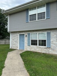 Building Photo - 3 BEDROOM 2.5 BATHROOM TOWNHOUSE FOR RENT