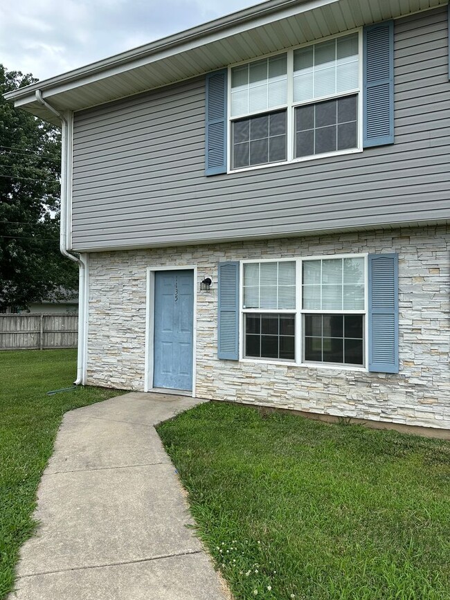 Primary Photo - 3 BEDROOM 2.5 BATHROOM TOWNHOUSE FOR RENT
