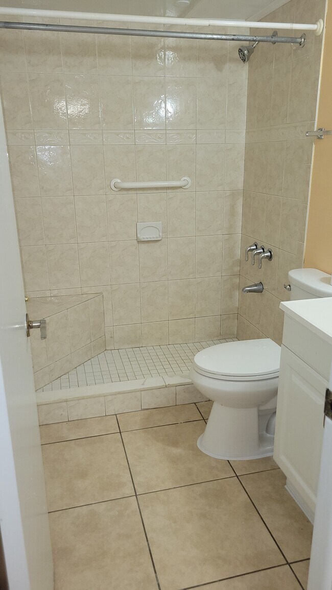 Building Photo - 8628 Tahoe Ct