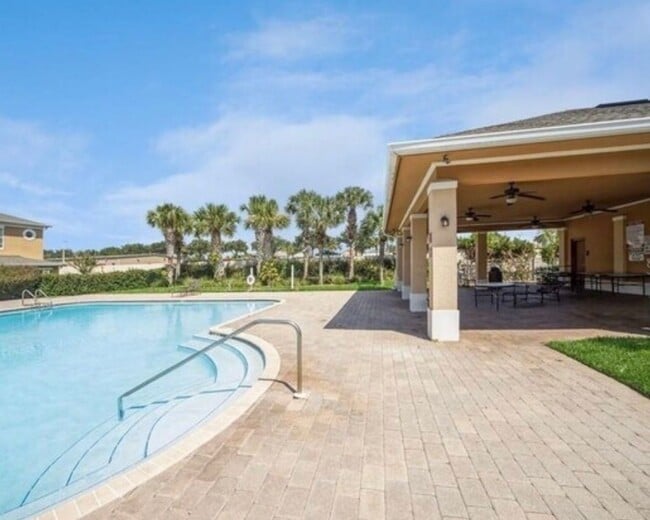 Building Photo - 807 Chelsea Dr