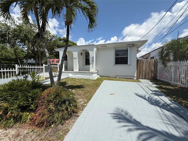 Building Photo - 1807 NW 33rd St