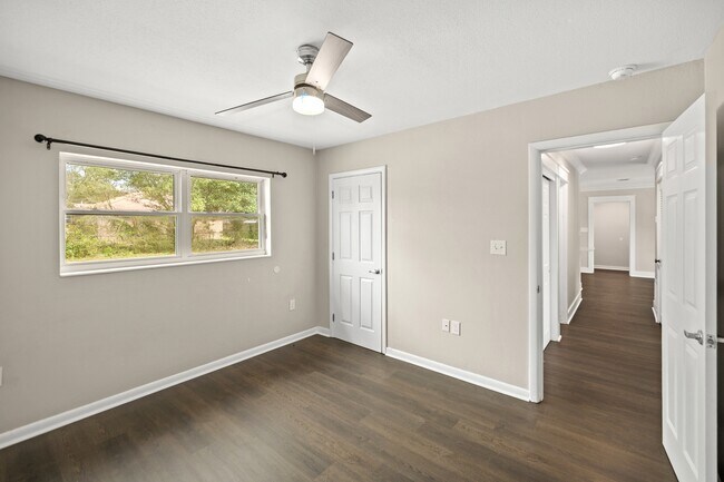 Building Photo - 200 Spencer Dr