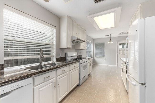 Building Photo - 3603 Beacon Hill Dr