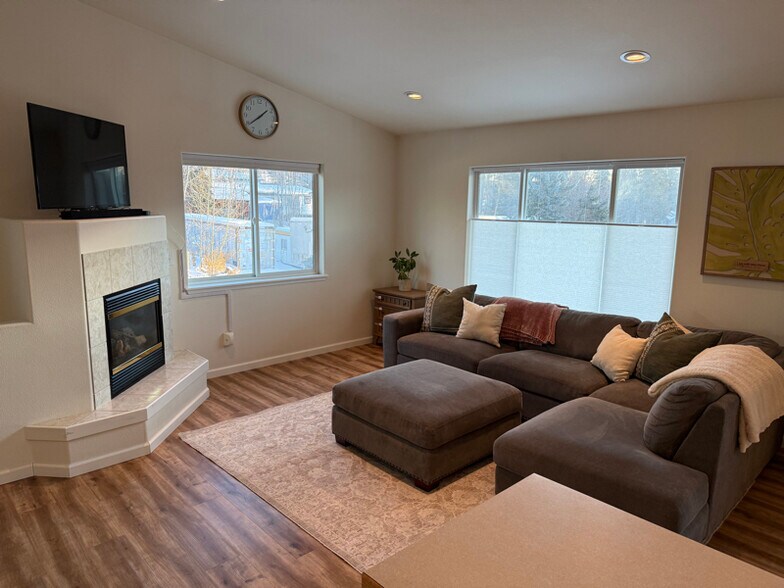 Building Photo - 583 Ocean Point Dr