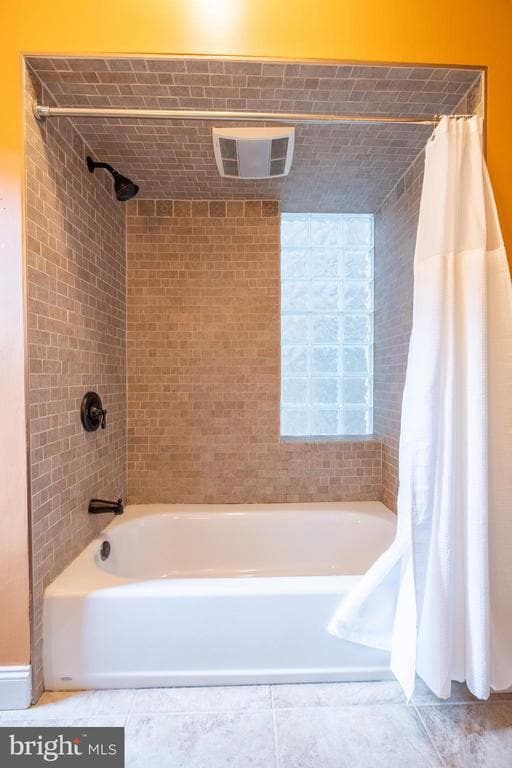 Building Photo - 606 S Delhi St