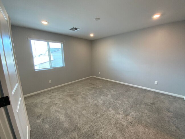 Building Photo - Townhouse in Summerlin North