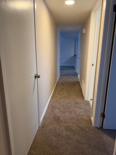 Building Photo - 235 Argus Dr