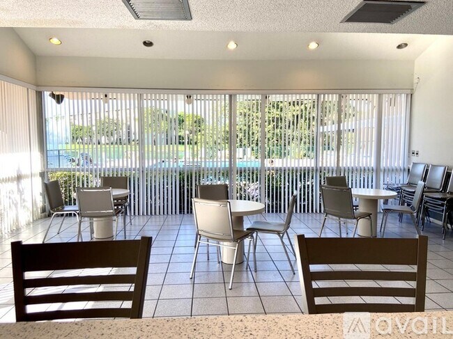 Building Photo - 2311 S Cypress Bend Dr