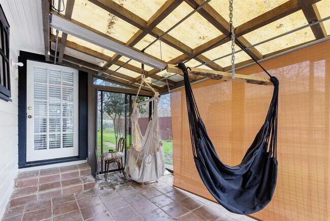 Building Photo - 803 Peach St