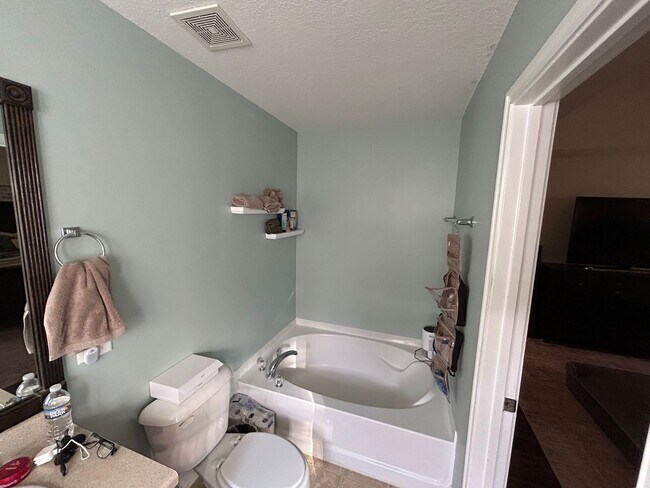 Building Photo - Bradley Point Residence for Rent - 4 Bedroom/2.5 Bath