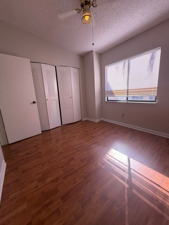 Building Photo - Townhouse in Countryside