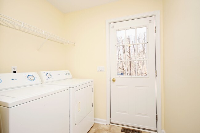 Building Photo - Pet-Friendly N.Albemarle Home on Over 2.5 ...