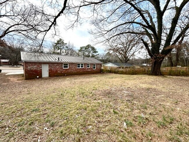 Building Photo - THREE BEDROOM ONE AND HALF BATH BRICK RANCH HOME