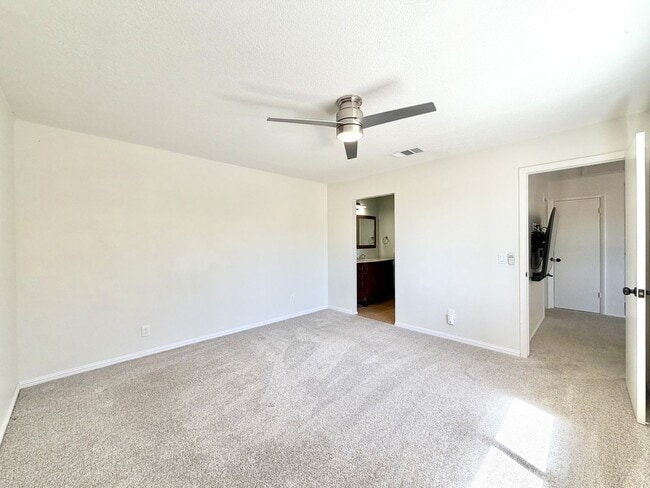 Building Photo - 112 Willow Lake Dr