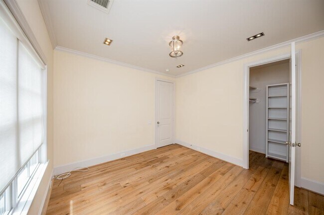Building Photo - 5410 Alder Cir