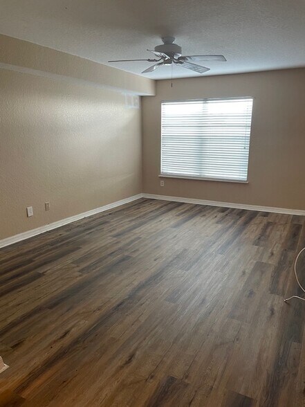 Building Photo - 2323 Feather Sound Dr