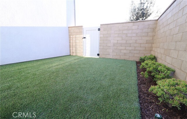 Building Photo - 273 Shoveler