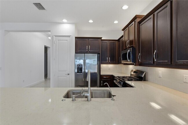 Building Photo - 30588 Chesapeake Bay Dr