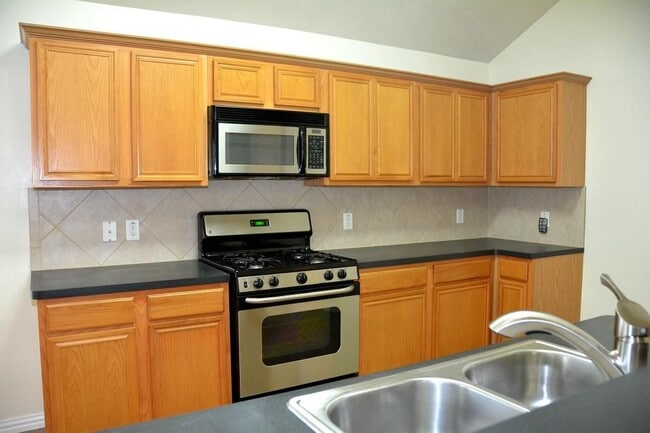 Building Photo - 8047 High Hollow Ln