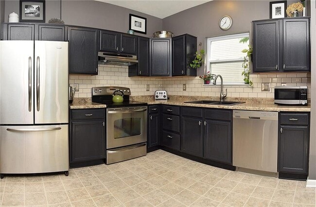 Building Photo - 10655 Trailwood Dr