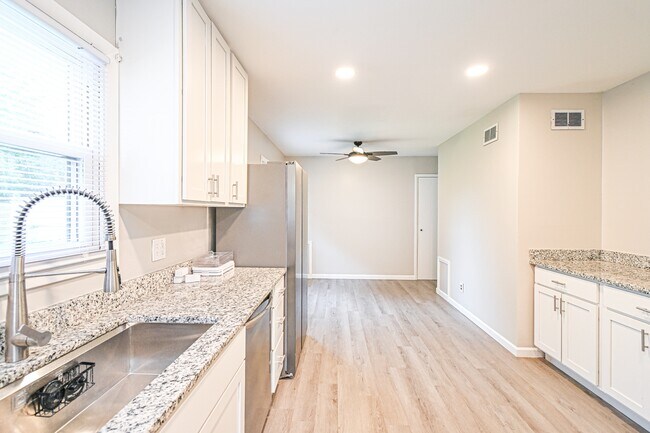 Building Photo - 2530 Bellfield St